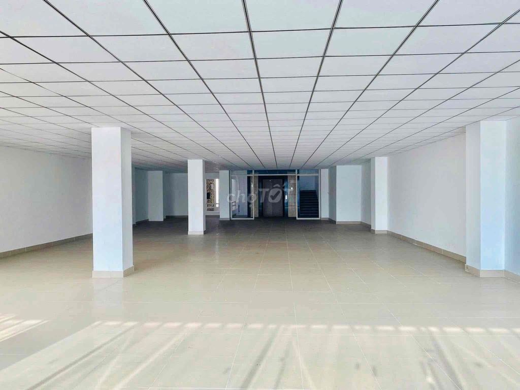 Дом, 11 спален · 300 м²