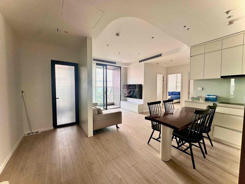 Квартира, 3 спальни · 100 м² 3