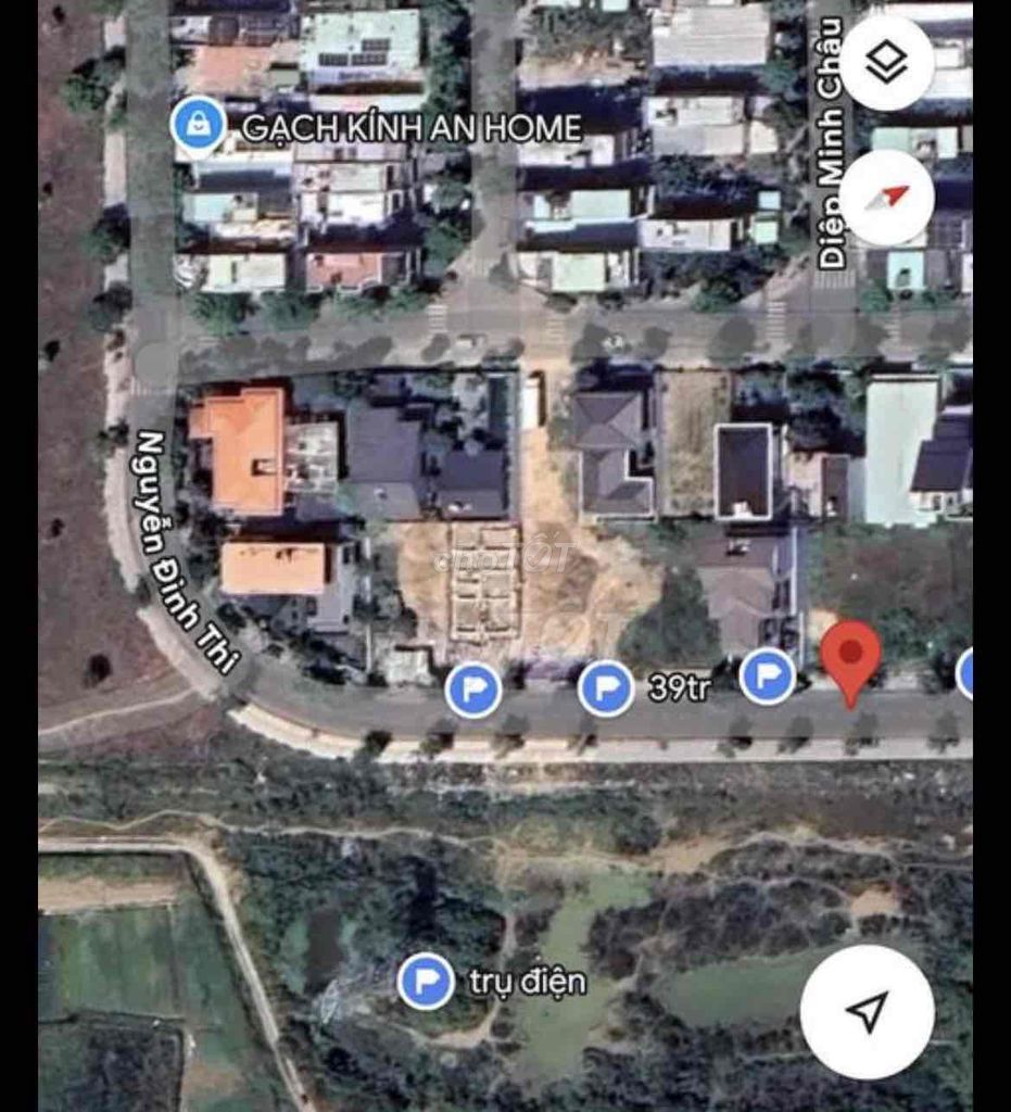 300 м²