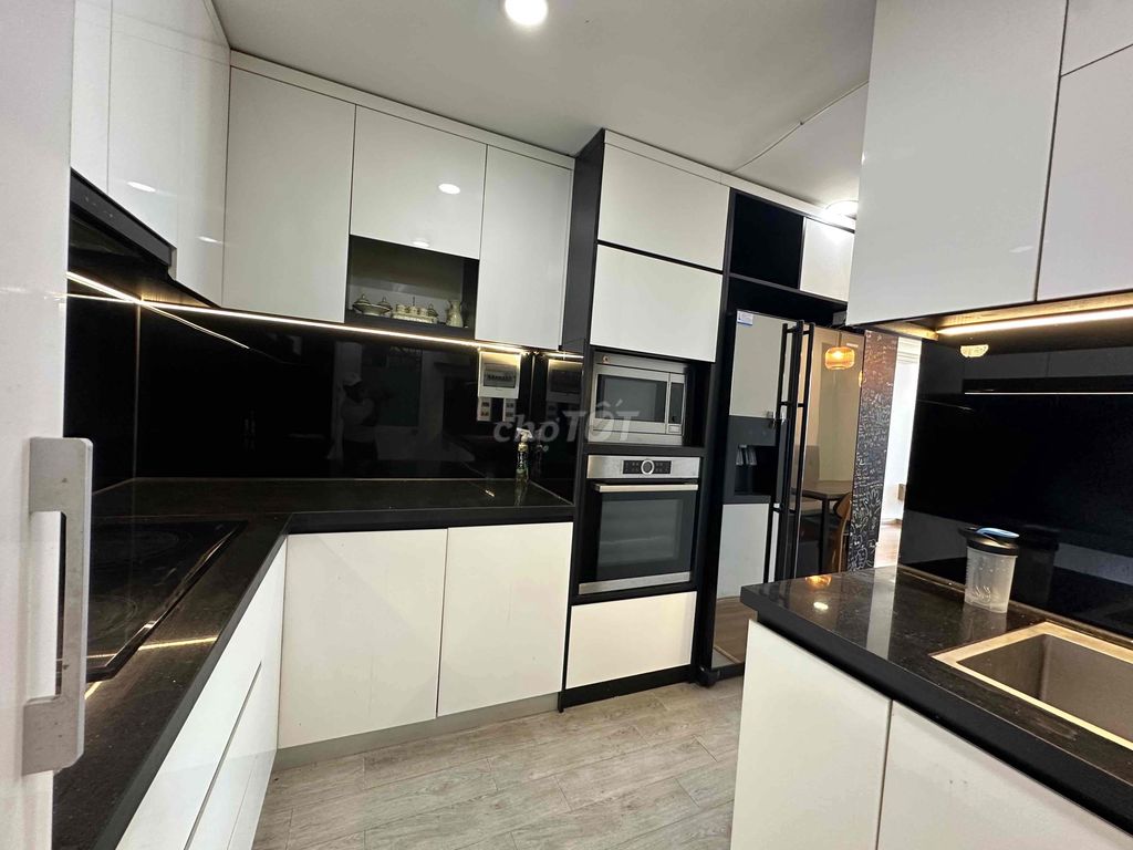 Квартира, 3 спальни · 110 м²