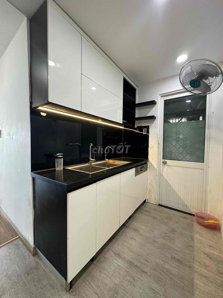Квартира, 3 спальни · 110 м² 2