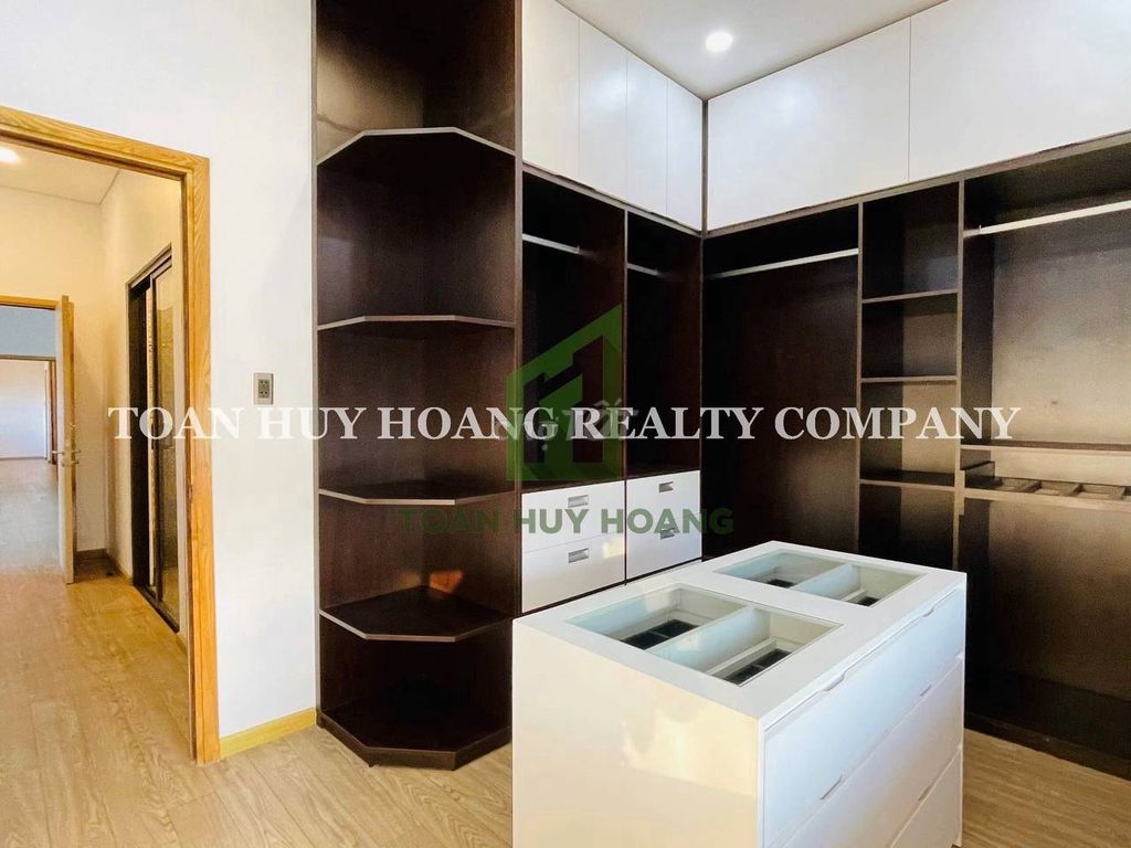 Дом, 5 спален · 250 м² 4