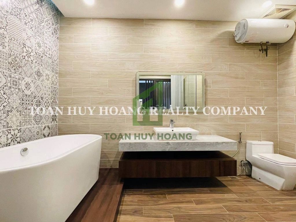 Дом, 5 спален · 250 м² 5