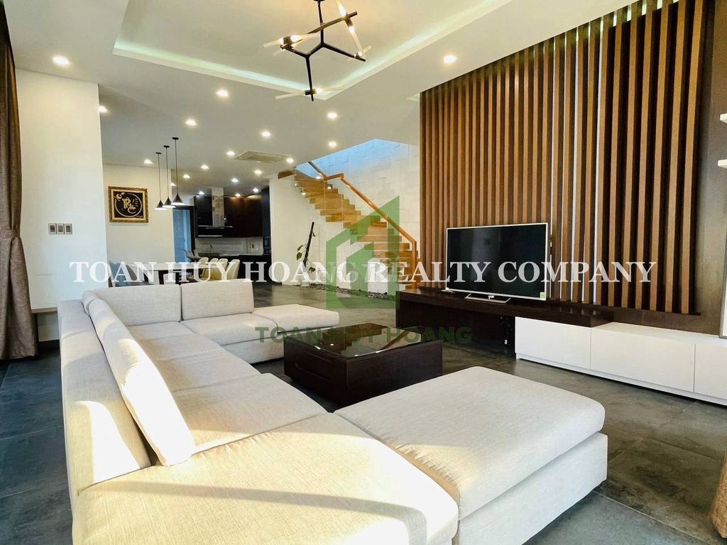 Дом, 5 спален · 250 м² 9