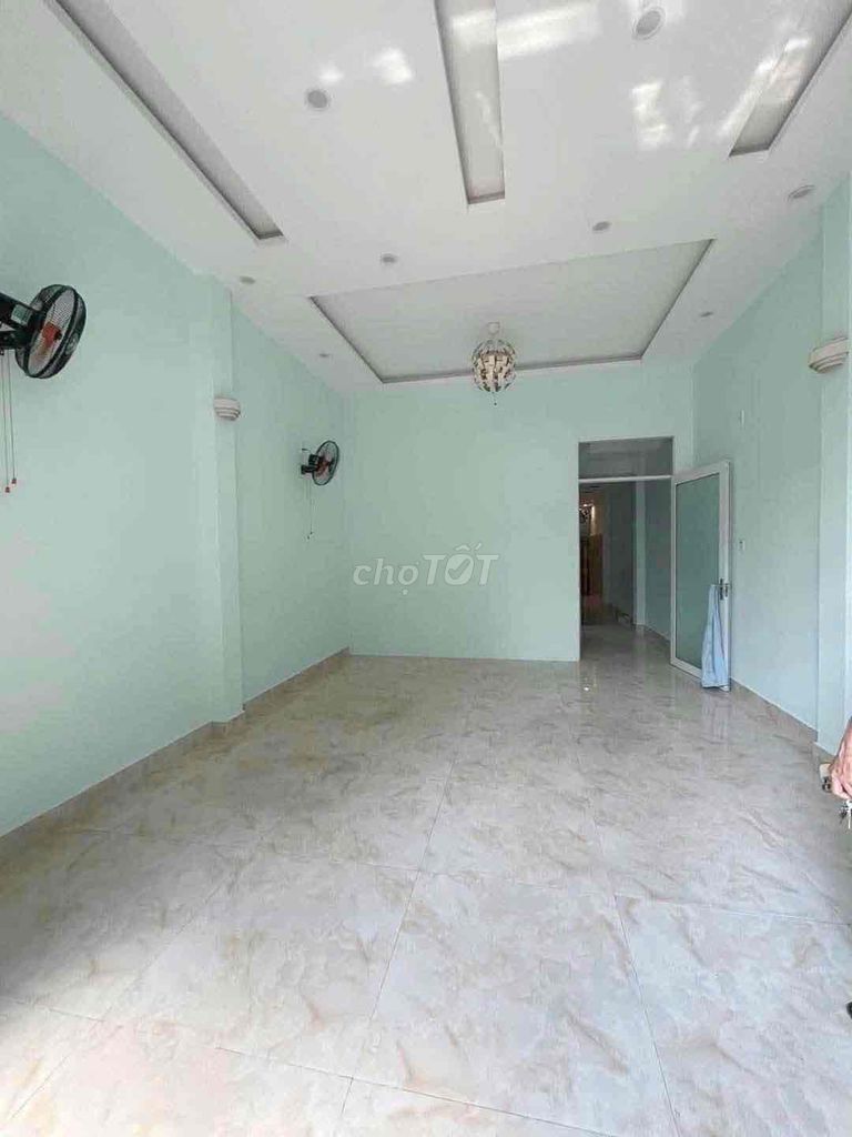 Дом, 3 спальни · 75 м²