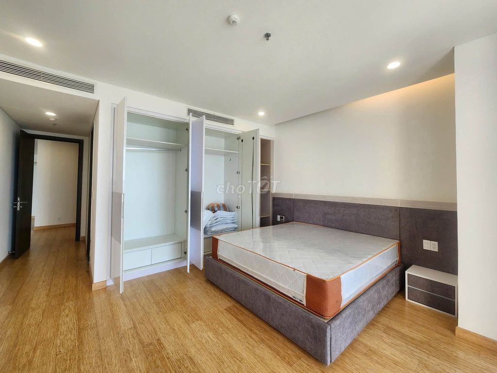 Квартира, 4 спальни · 350 м² 2