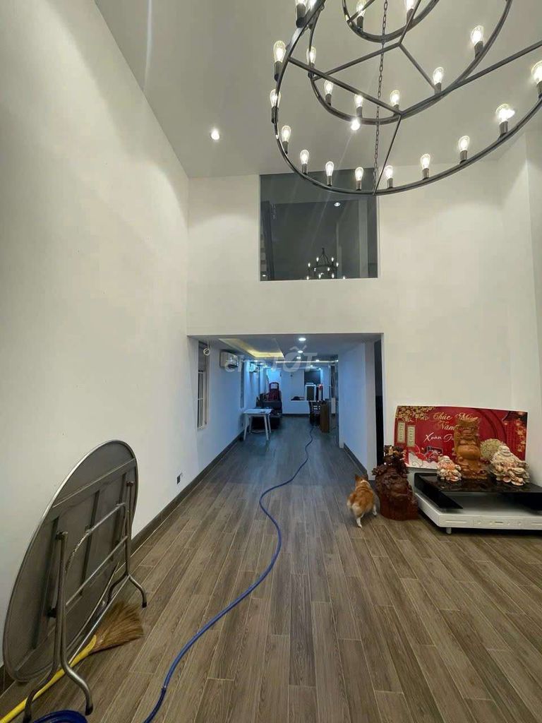 Дом, 5 спален · 105 м²
