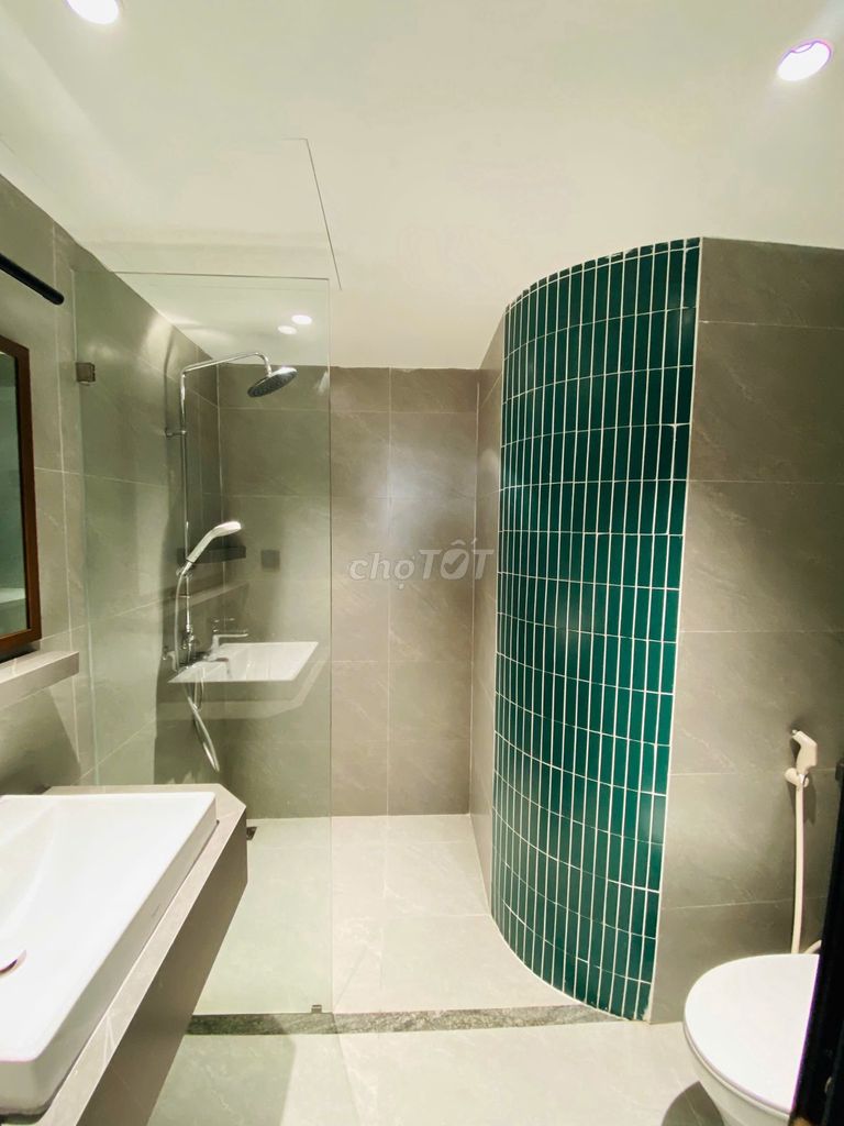 Квартира, 11 спален · 200 м² 5