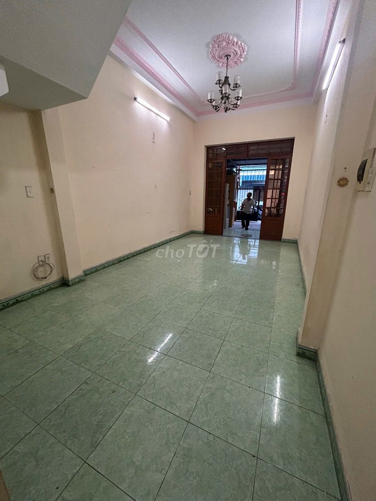 Дом, 4 спальни · 131 м²