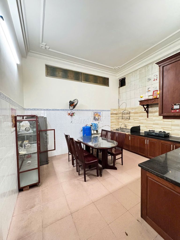 Дом, 6 спален · 95 м² 3