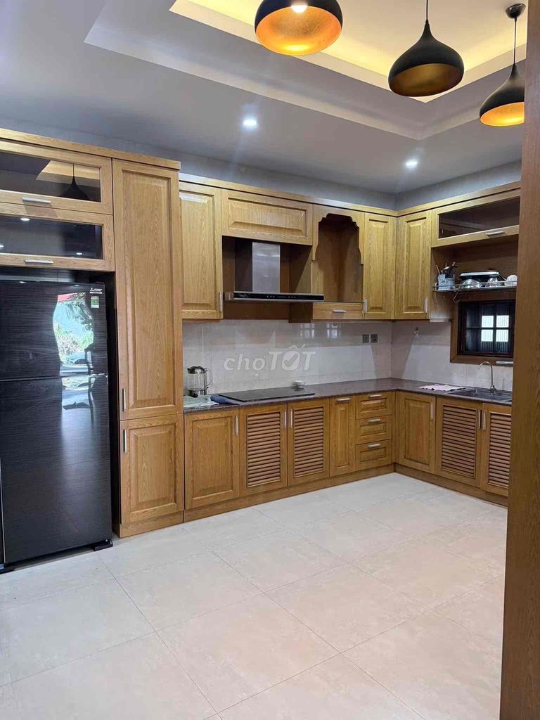 Дом, 4 спальни · 300 м² 3