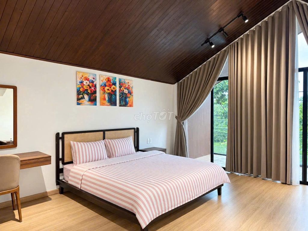 Дом, 5 спален · 250 м² 5