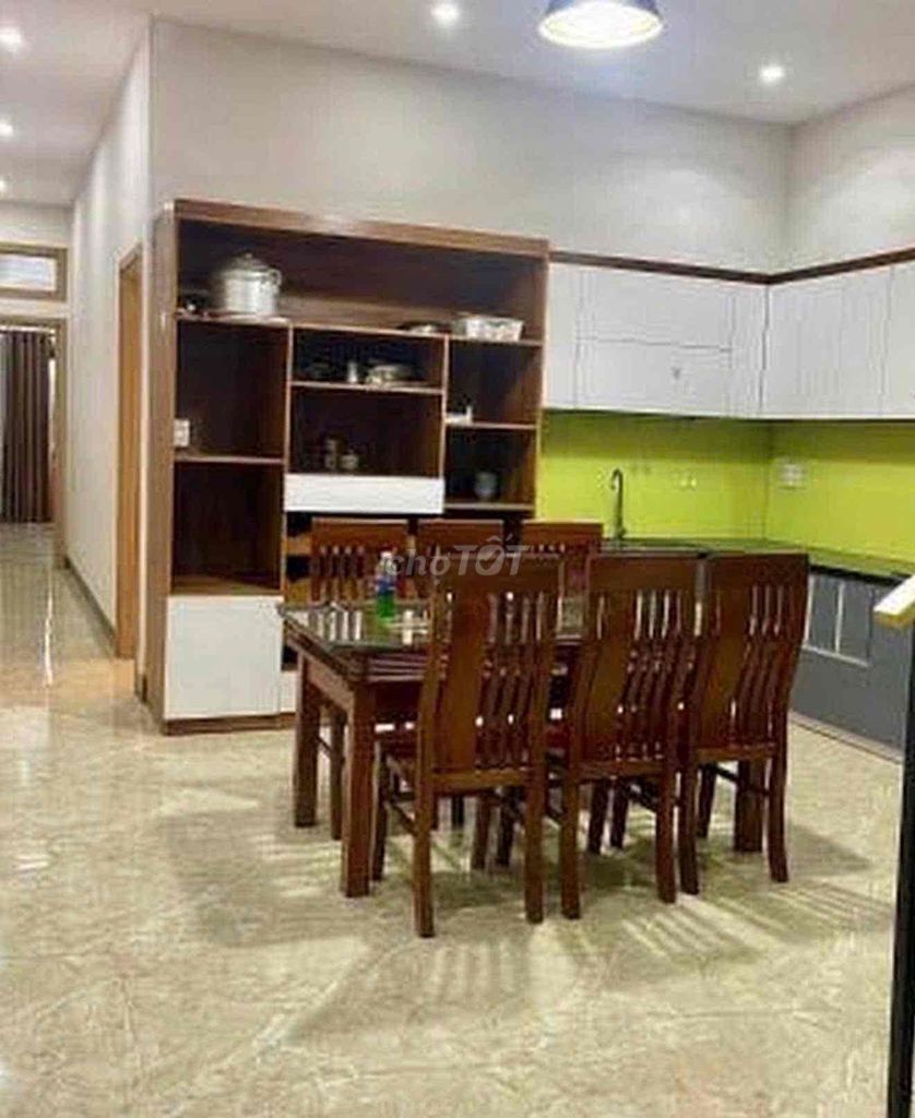 Квартира, 10 спален · 135 м²
