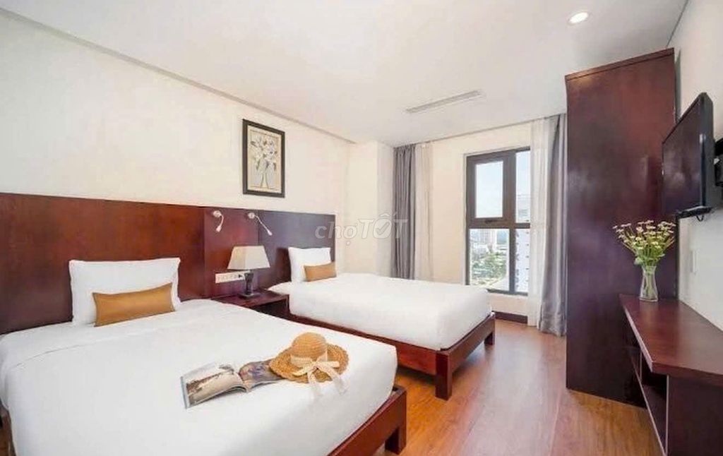 Дом, 11 спален · 480 м²