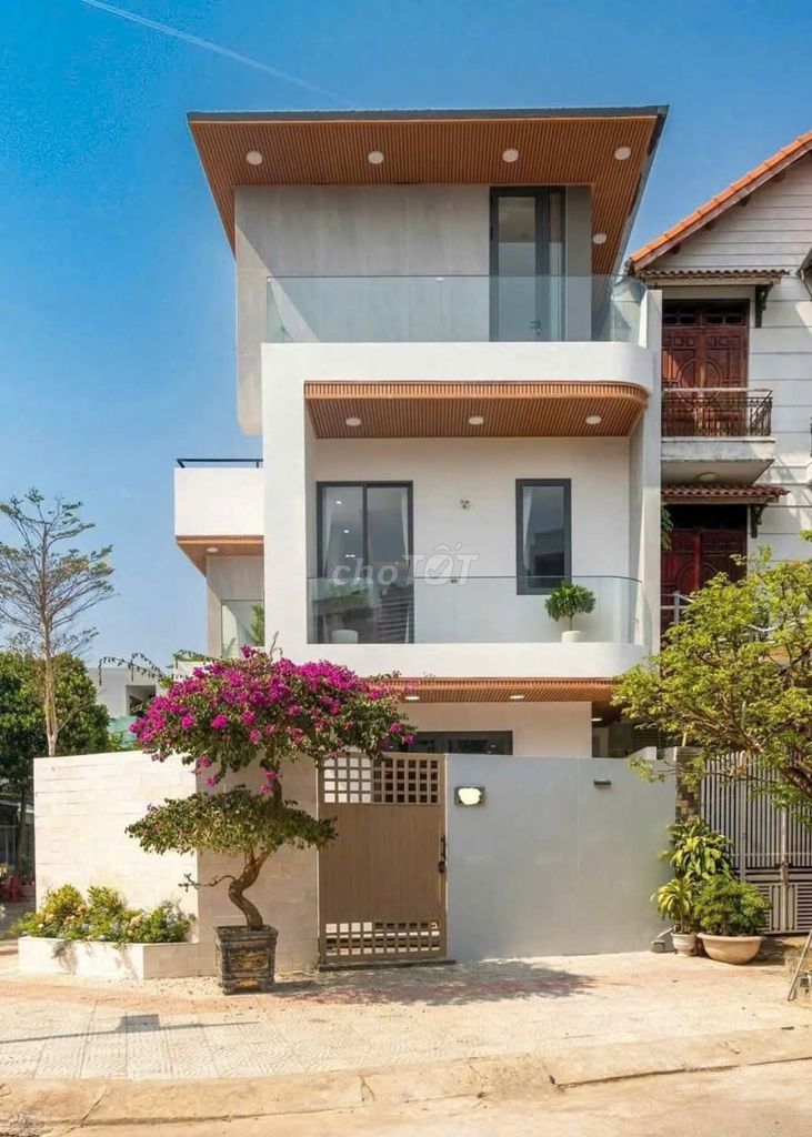 Дом, 5 спален · 150 м²