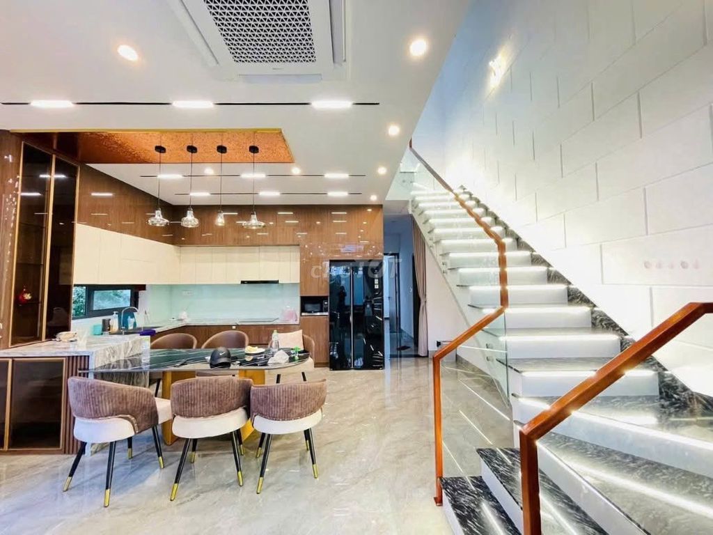 Дом, 5 спален · 150 м² 4