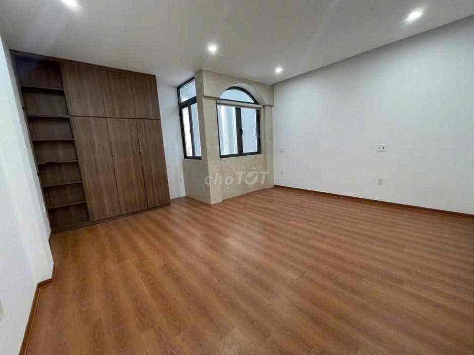 Дом, 4 спальни · 90 м² 3