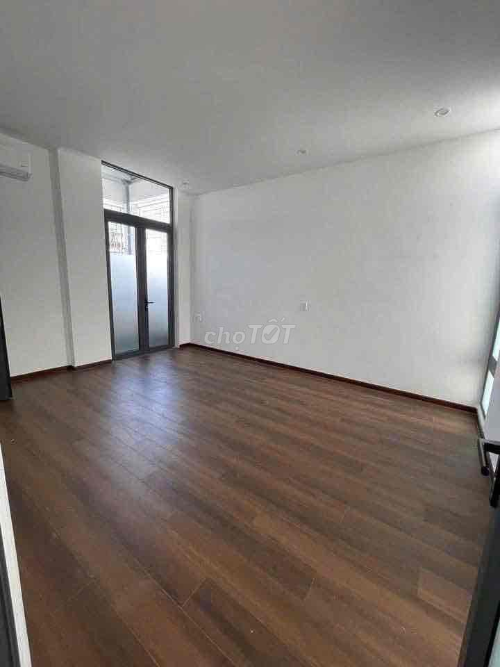 Дом, 4 спальни · 90 м² 4