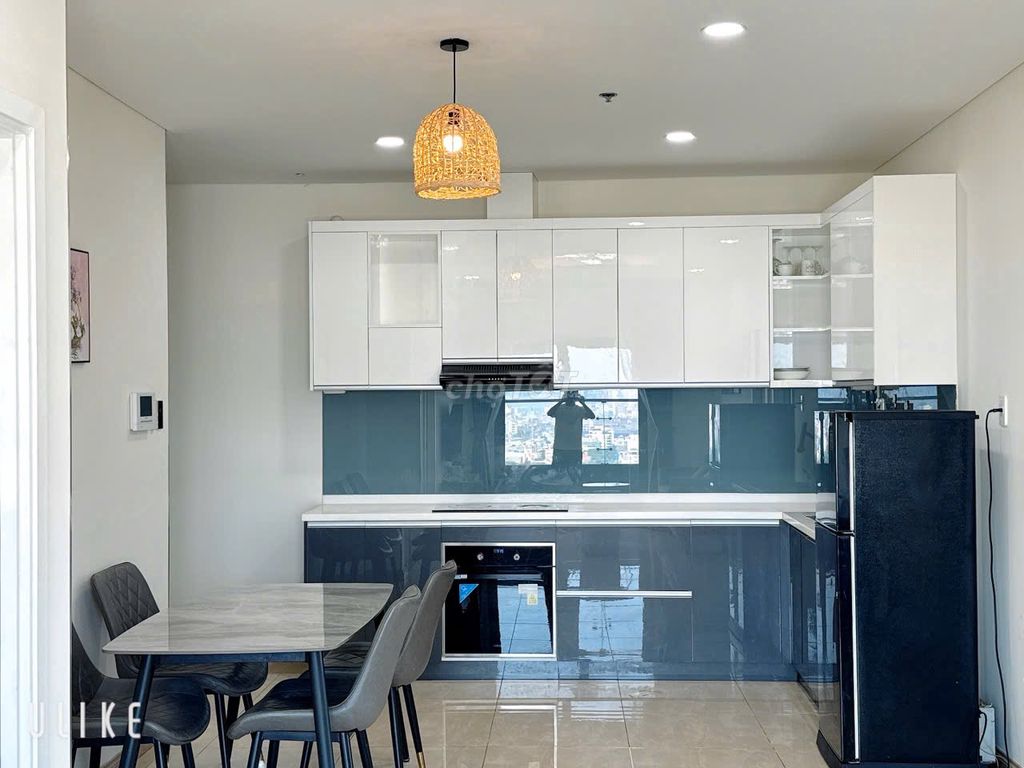 Квартира, 3 спальни · 100 м² 3