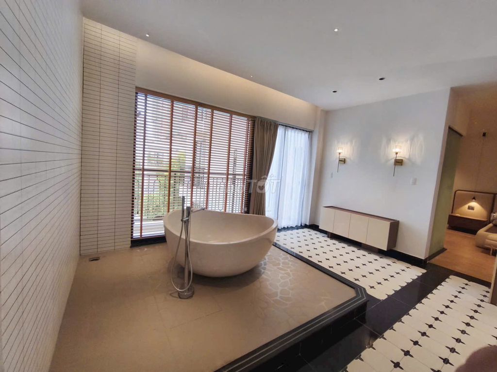 Дом, 6 спален · 160 м²