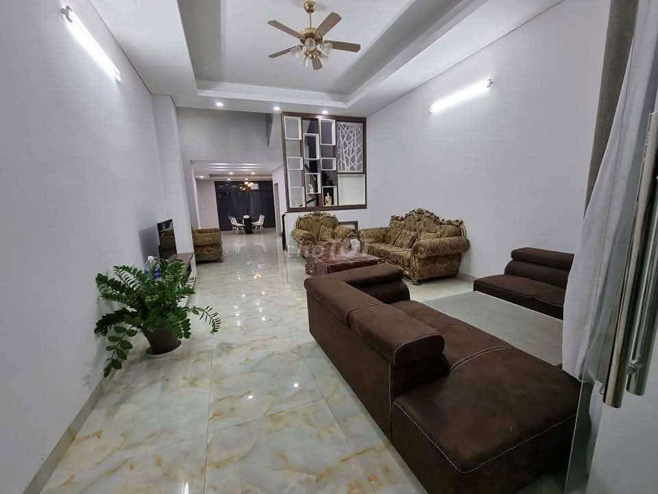 Дом, 4 спальни · 130 м²