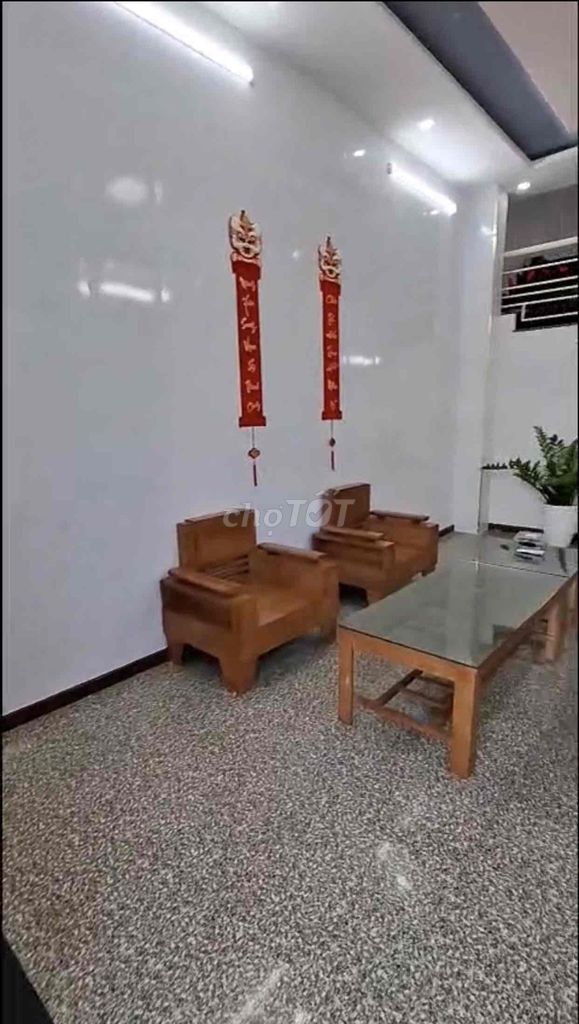Дом, 4 спальни · 100 м²