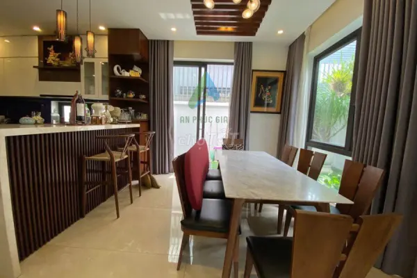 Дом, 4 спальни · 250 м² 3