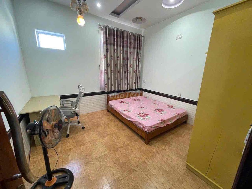 Дом, 4 спальни · 200 м² 4