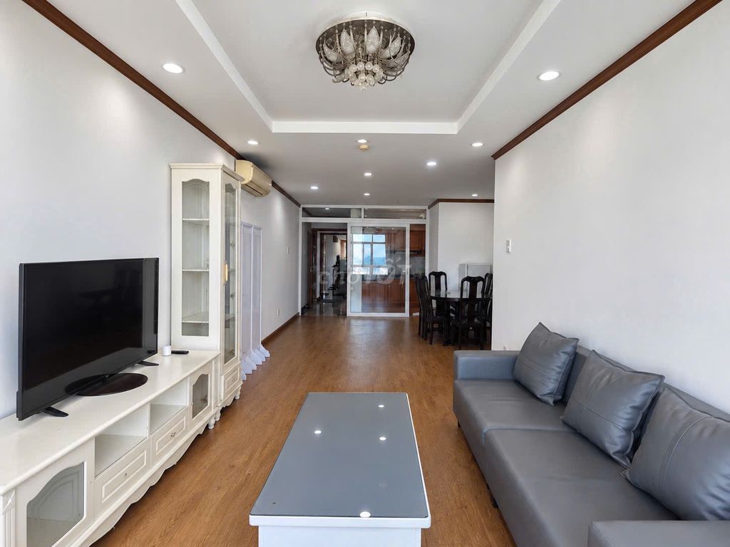 Квартира, 3 спальни · 117 м² 3