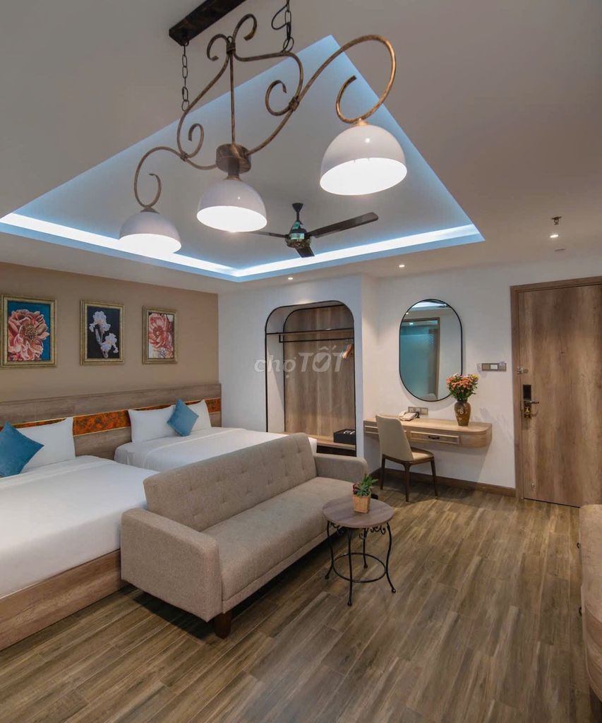 Дом, 11 спален · 550 м²