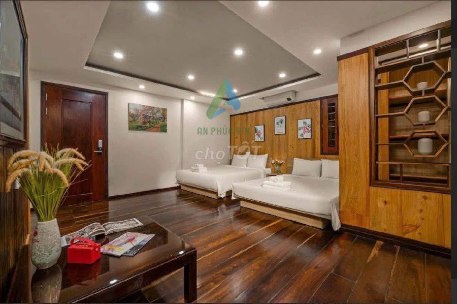 Дом, 7 спален · 300 м²