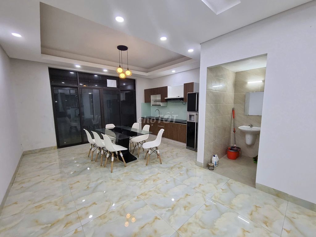 Дом, 4 спальни · 140 м² 4