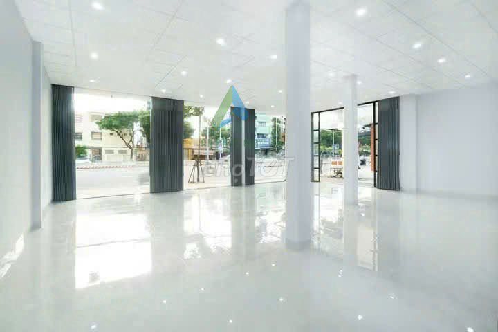 Дом, 2 спальни · 140 м²