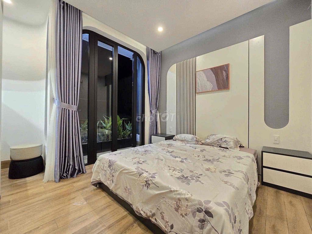 Дом, 5 спален · 54 м²