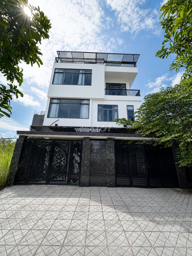 Дом, 8 спален · 150 м²