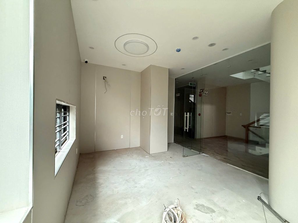 Дом, 9 спален · 500 м²