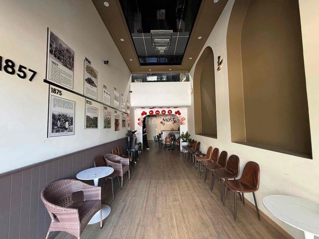 Дом, 1 спальня · 250 м²