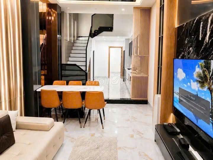 Дом, 4 спальни · 70 м²