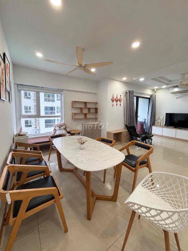 Квартира, 2 спальни · 130 м²