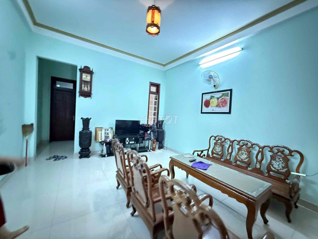 Дом, 4 спальни · 120 м²