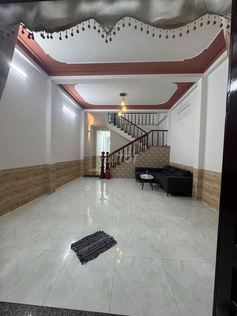 Дом, 4 спальни · 125 м²