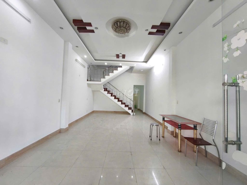 Дом, 3 спальни · 72 м²