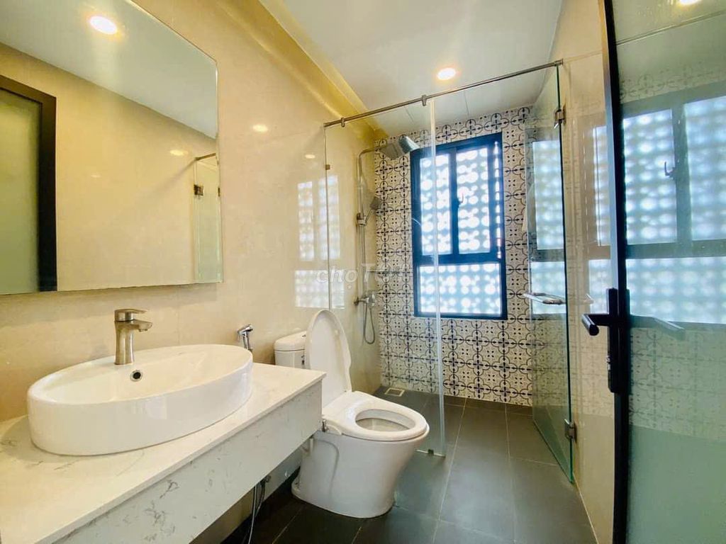Дом, 5 спален · 250 м² 5
