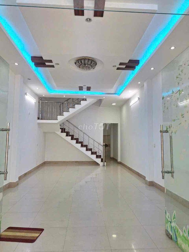 Дом, 3 спальни · 80 м²