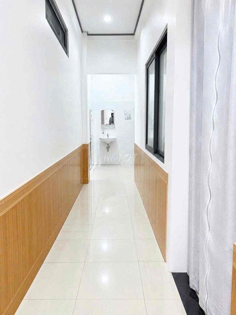 Дом, 1 спальня · 90 м²