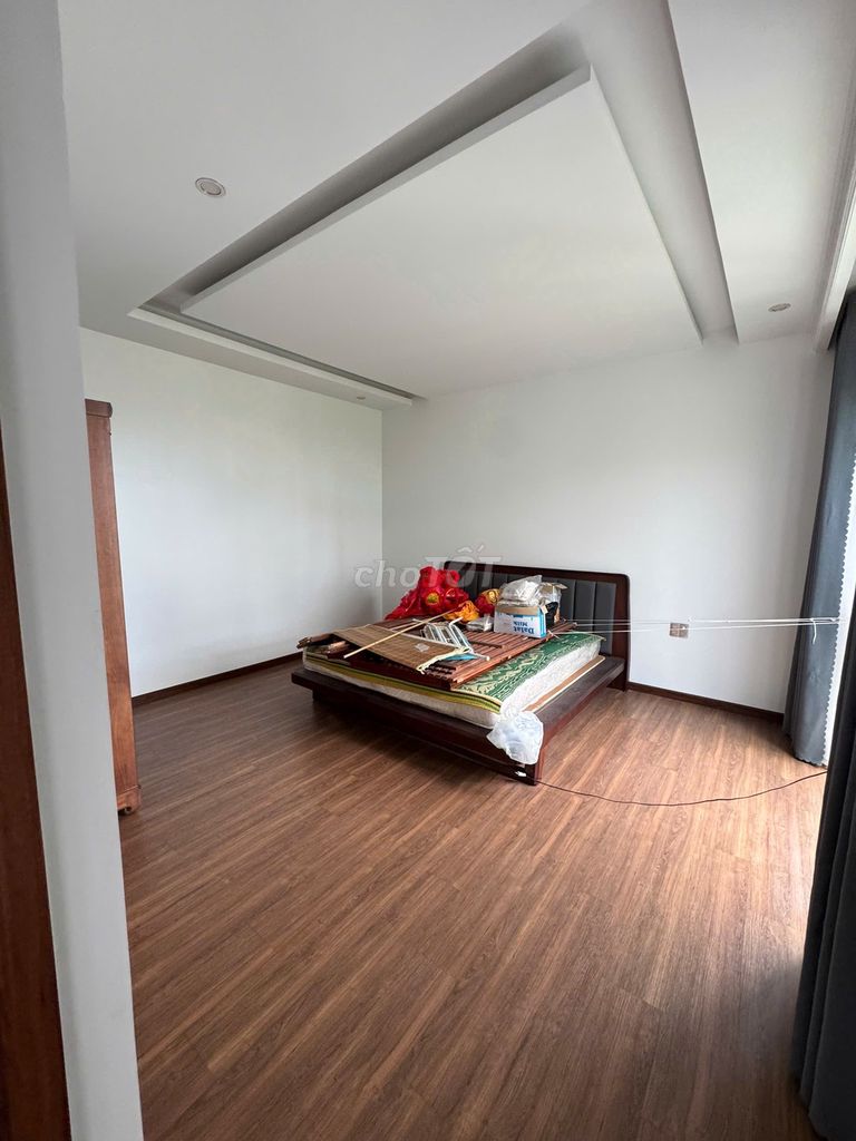 Дом, 4 спальни · 350 м² 3