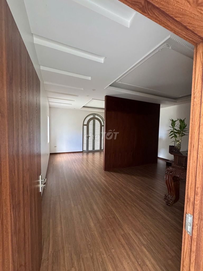 Дом, 4 спальни · 350 м² 4