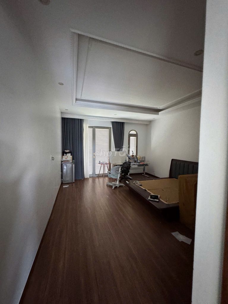 Дом, 4 спальни · 350 м² 5