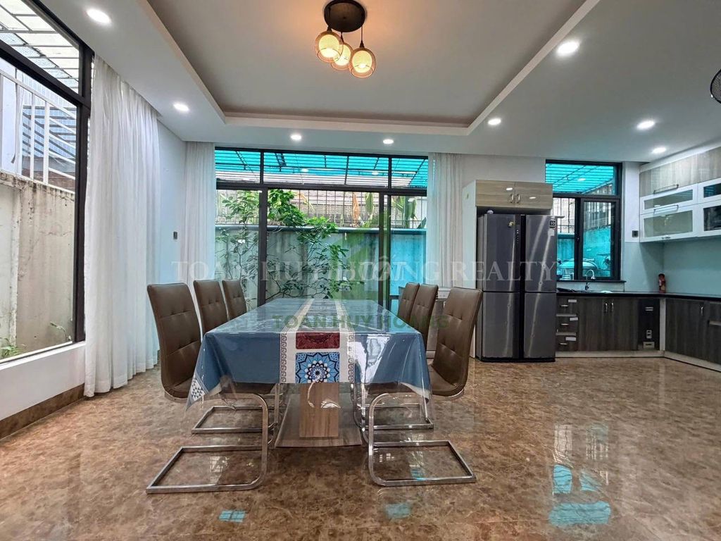 Дом, 4 спальни · 180 м² 2