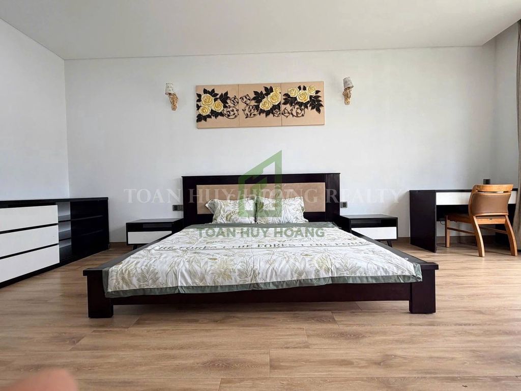 Дом, 4 спальни · 180 м² 4